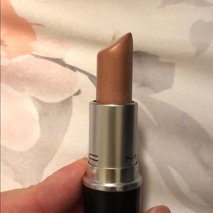 MSC Lustre Lipstick in shade High Tea